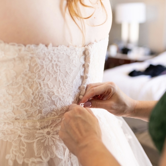 Stunning wedding dress - Picture 4 of 7